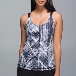 Lululemon Hot to Street Tank Heat Wave Athletic Top 🖤🤍 size 6